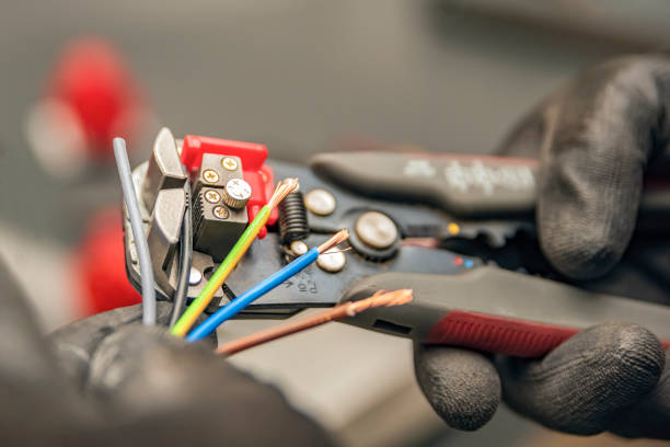 Best Electrical Contractors for Businesses  in Green Bay, WI