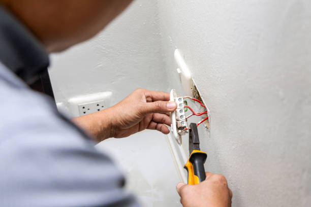 Best Electrical Outlet Repair  in Green Bay, WI